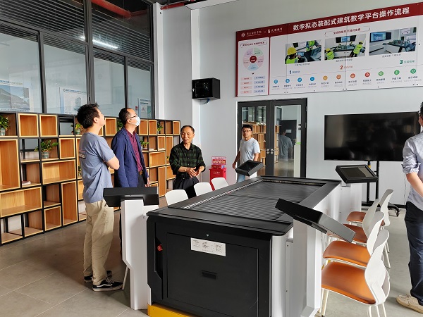 3参观装配式建筑教学平台.jpg